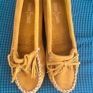 Minnetonka Kilty moccasins 8.5